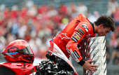 Маркес-старший стал чемпионом MotoGP и догнал Росси по титулам