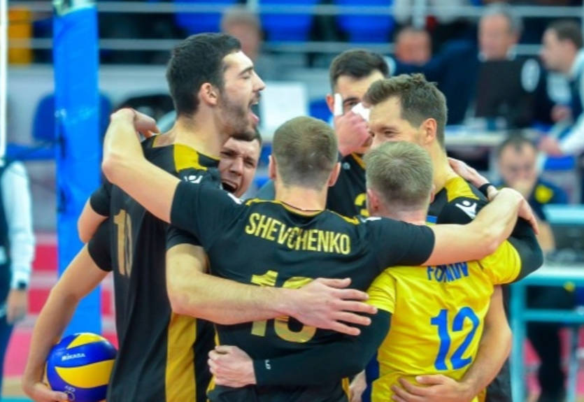 Сборная Украины по волейболу разгромила чехов в Золотой Евролиге