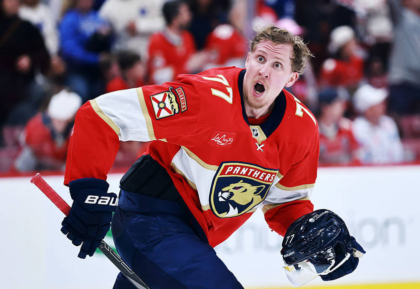 Володар Кубка Стенлі узгодив контракт із провідним оборонцем