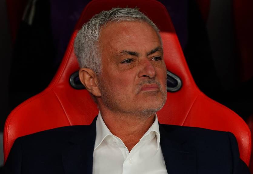 Моуринью и ряд игроков Бенфики подхватили вирусную инфекцию перед матчем с Порту