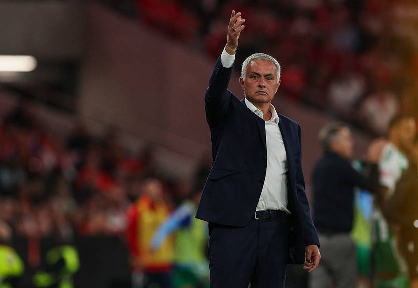 Моурінью висловився про готовність до матчу з Порту на тлі інформації про епідемію в Бенфіці