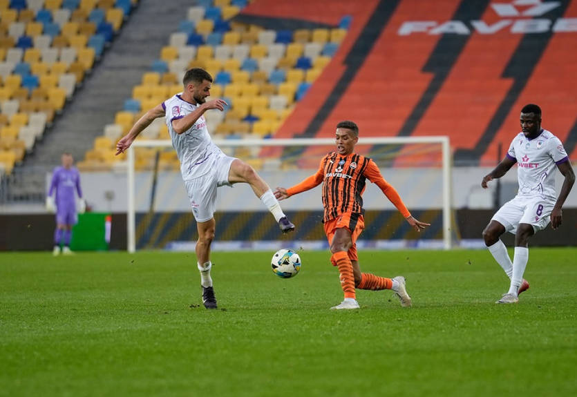 ЛНЗ неожиданно разгромил Шахтер