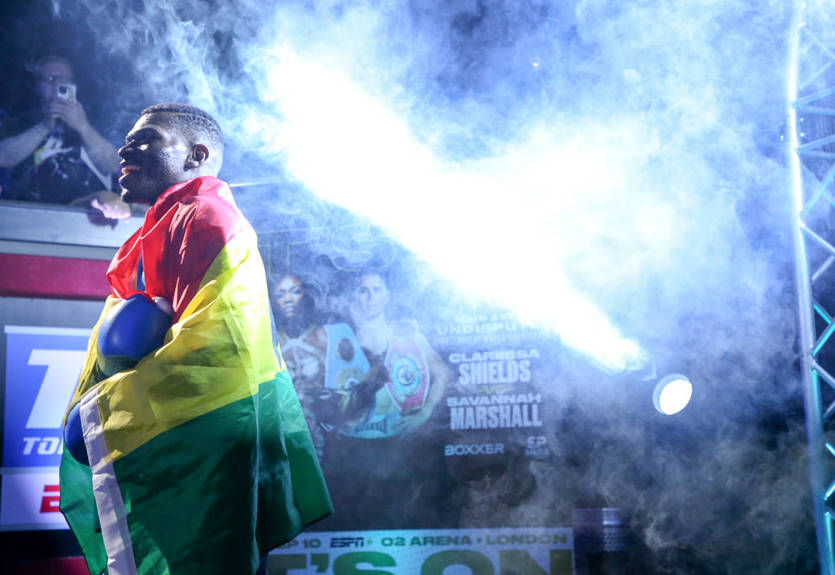 Екс-чемпіон Коммі вийде на ринг 18 жовтня