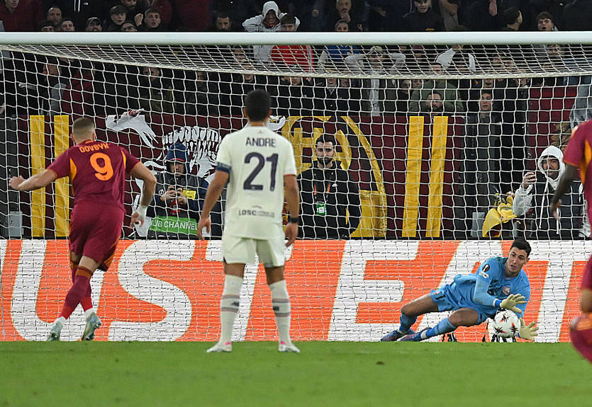 Довбик - про два незабиті пенальті: Мене тригерить, що не пішов бити втретє