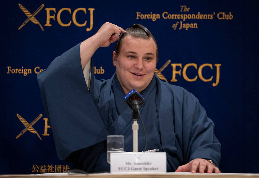 Український зірковий сумоїст хоче отримати японський паспорт