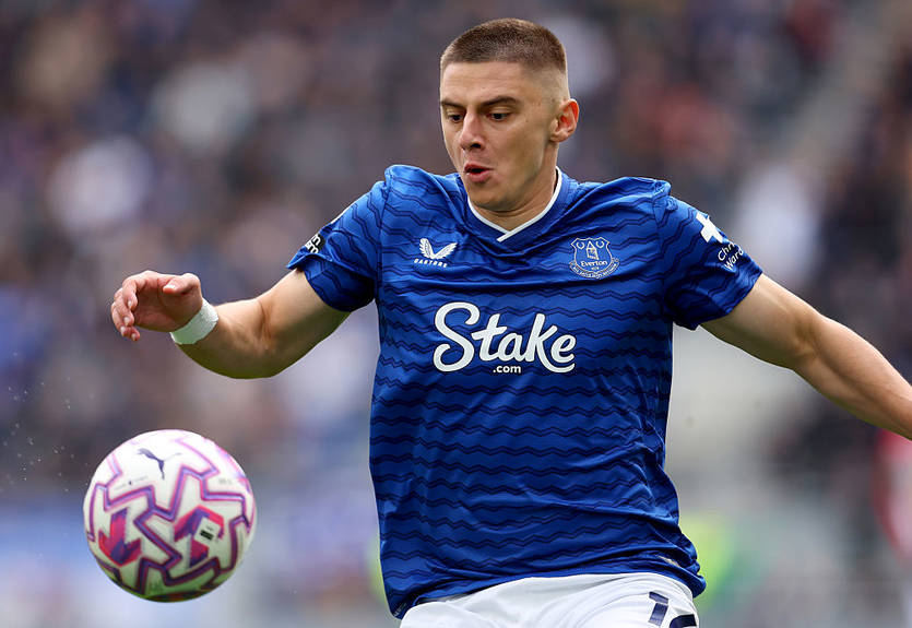 Эвертон намерен продлить контракт с украинским защитником