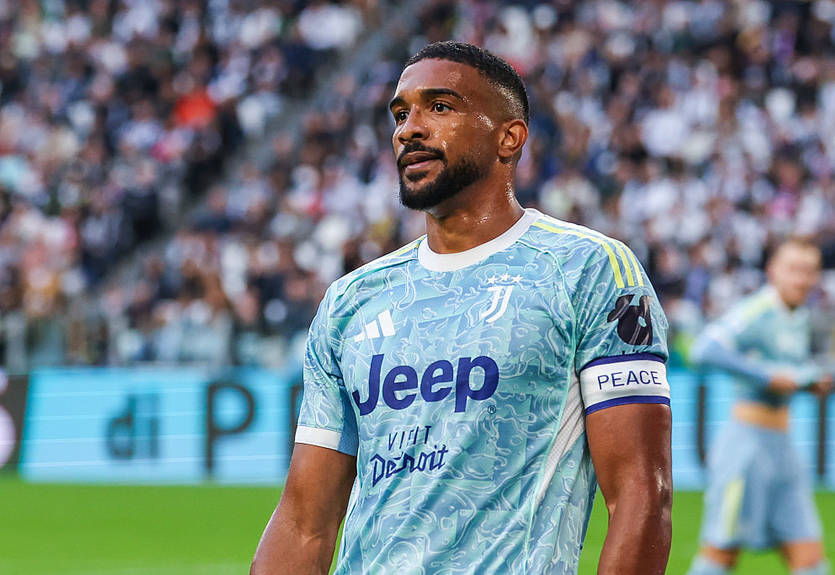 Защитник Ювентуса снова получил травму колена. Потребуется операция