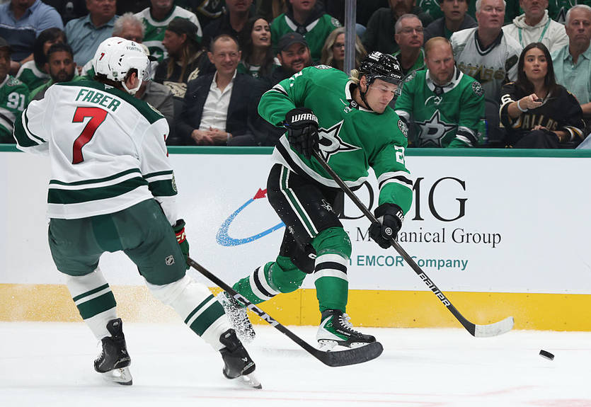 НХЛ: Даллас и Каролина одержали легкие победы