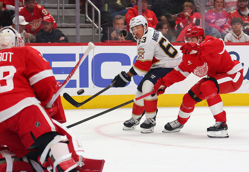 НХЛ: Чикаго в тяжёлом противостоянии вырвал победу над Сент-Луис, а Флорида уступила Детройту НХЛ: Чикаго в тяжёлом противостоянии вырвал победу над Сент-Луис, а Флорида уступила Детройту