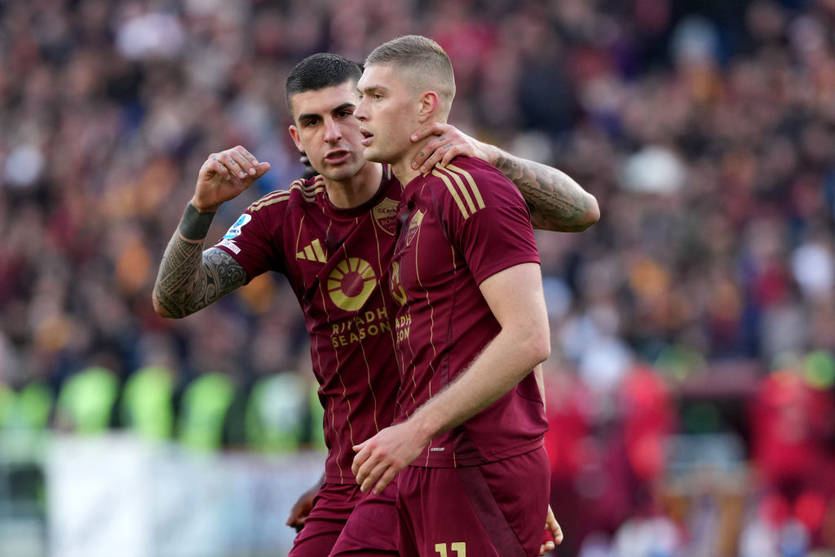 Джанлука Манчіні та Артем Довбик / Getty Images