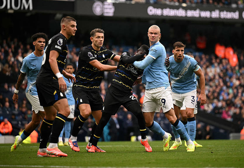 Дубль Холанда принес Манчестер Сити победу над Эвертоном с Миколенко Дубль Холанда принес Манчестер Сити победу над Эвертоном с Миколенко
