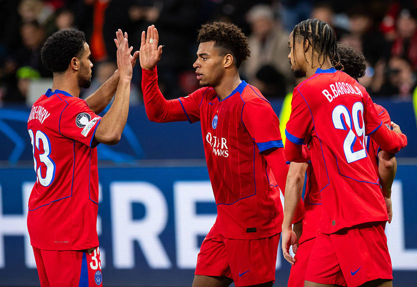 ПСЖ с удалением Забарного разобрался с Байером, Бенфика с Трубиным и Судаковым разгромно уступила Ньюкаслу ПСЖ с удалением Забарного разобрался с Байером, Бенфика с Трубиным и Судаковым разгромно уступила Ньюкаслу