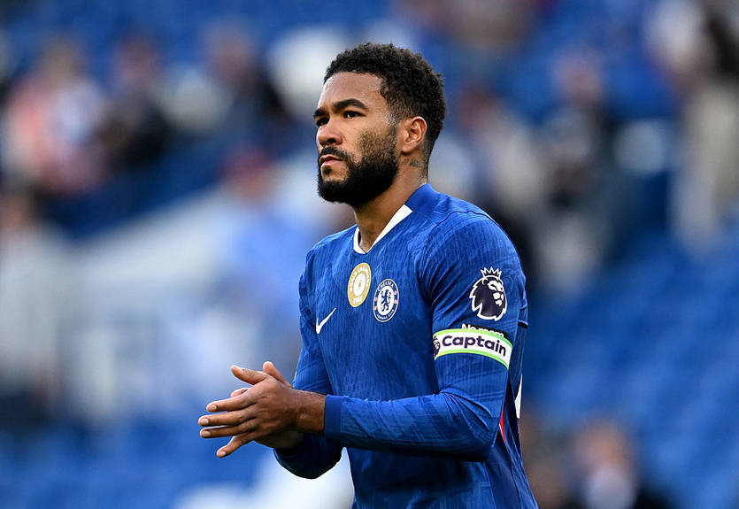 Капітан Челсі отримав пам'ятний презент на честь ювілейного матчу