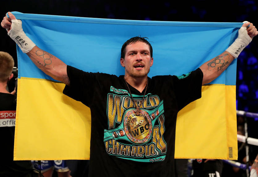 Усик отказался от последнего чемпионского пояса