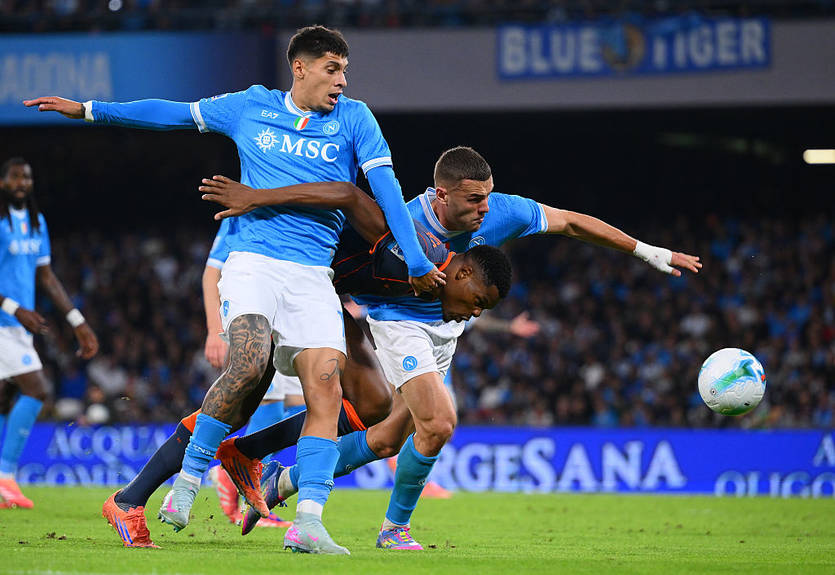 Наполи возглавил Серию А после уверенной победы над Интером