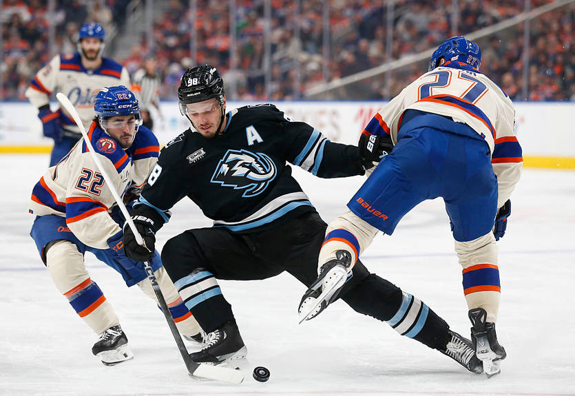 НХЛ: Лідери обох конференцій програли свої матчі, Вегас обіграв Кароліну НХЛ: Лідери обох конференцій програли свої матчі, Вегас обіграв Кароліну