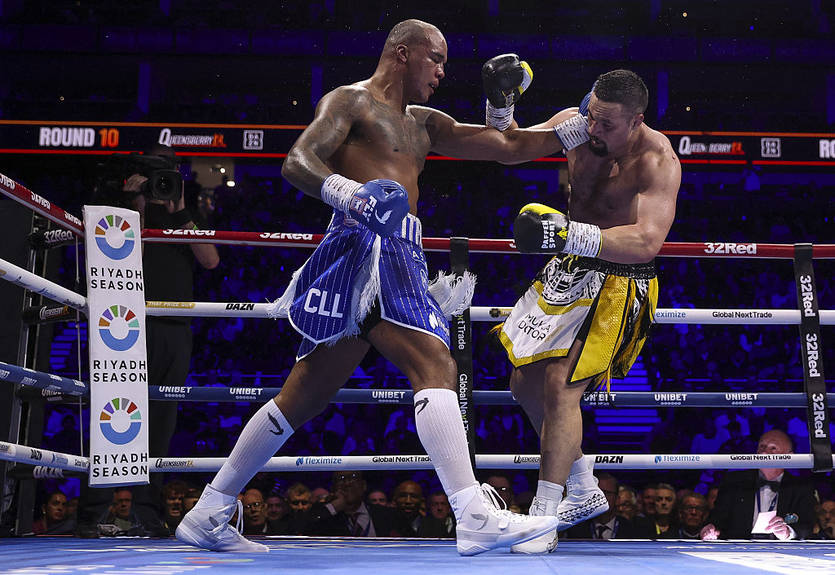 Вордлі може захистити титул WBO проти проспекта, якщо не вийде побитися з Усиком