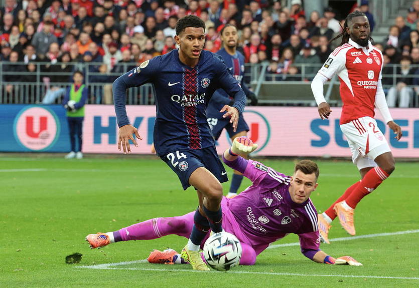 Півзахисник ПСЖ відмовився від АПЛ і залишиться в Парижі Півзахисник ПСЖ відмовився від АПЛ і залишиться в Парижі