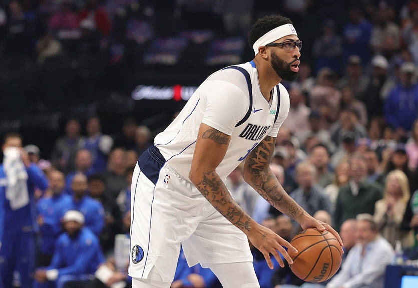 Лидер Далласа покинул матч в первой четверти из-за боли в голени Лидер Далласа покинул матч в первой четверти из-за боли в голени