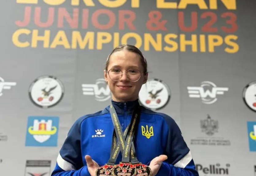 Украинская тяжелоатлетка Ивженко триумфально завершила молодёжное Евро-2025