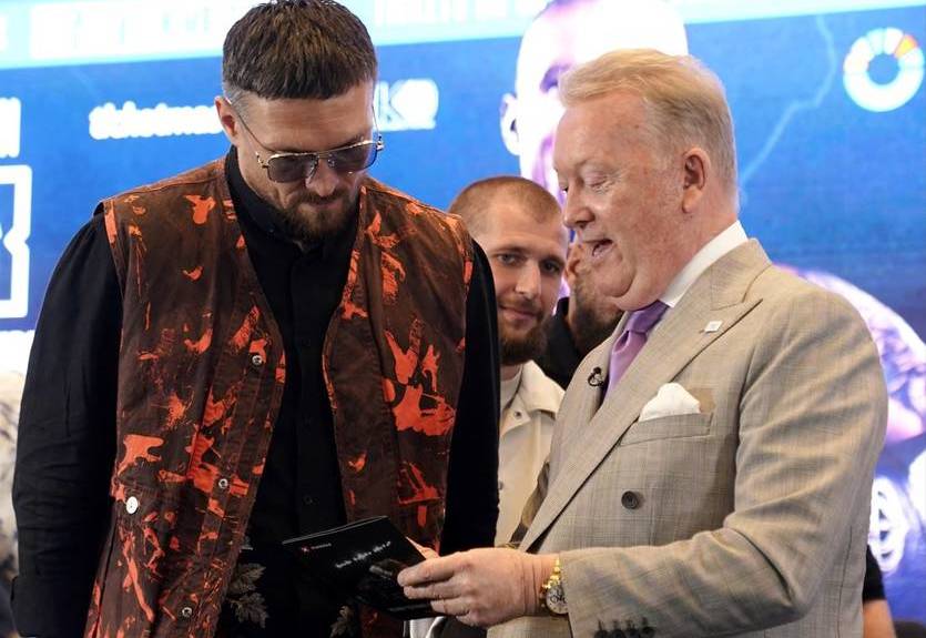 "Він повинен захистити титул": Промоутер Вордлі повідомив про переговори з Усиком "Він повинен захистити титул": Промоутер Вордлі повідомив про переговори з Усиком