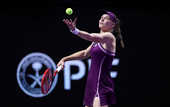 Швентек разгромно уступила Рыбакиной в группе WTA Finals