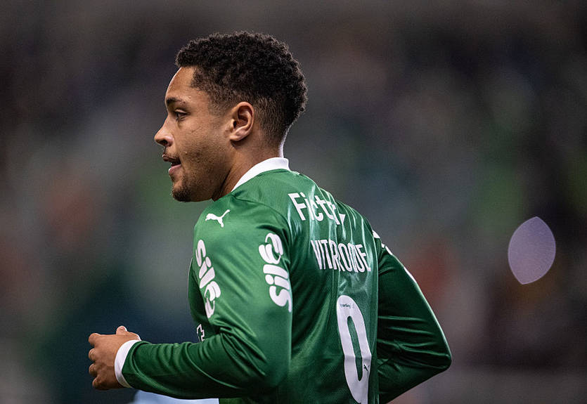 Английские гранды следят за бывшим провалом Барселоны