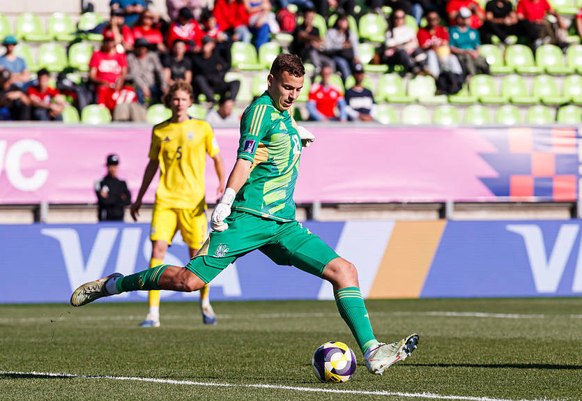 Украинский голкипер - о опыте в Челси: "Меня очень тепло приняли"