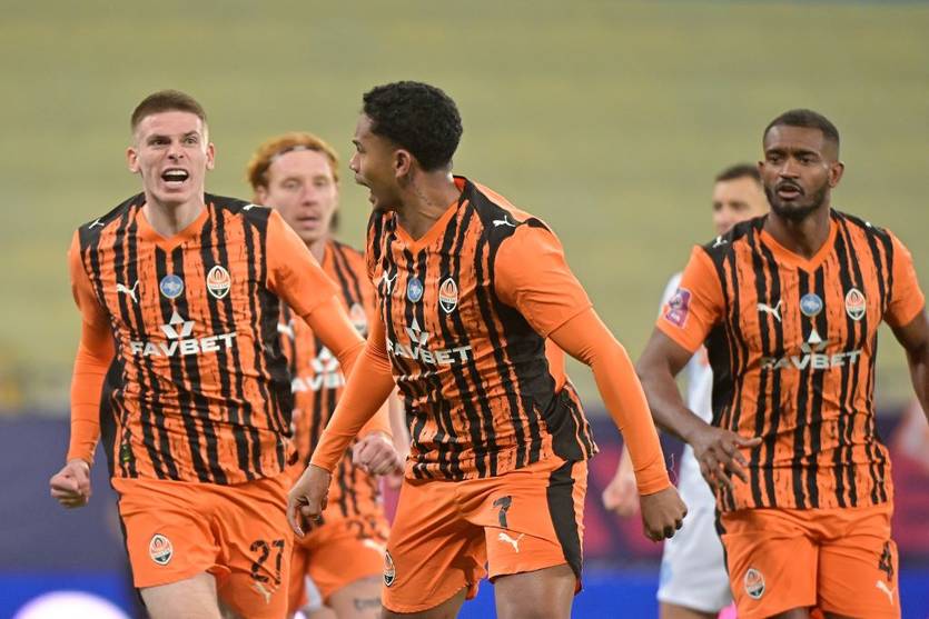 Егіналду (в центрі) / ФК Шахтар