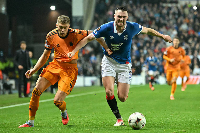 Артем Довбик (слева) / Getty Images