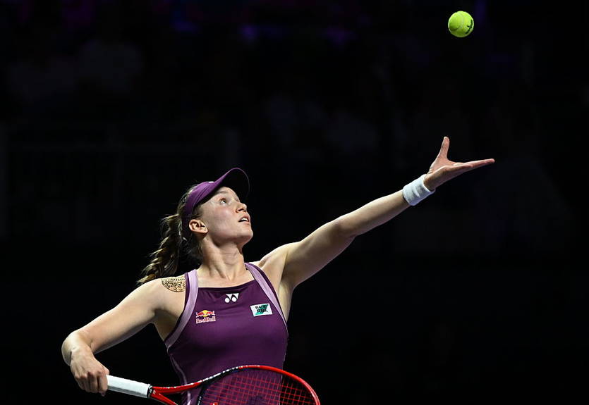 Рыбакина одолела Пегулу в полуфинале Итогового турнира-2025