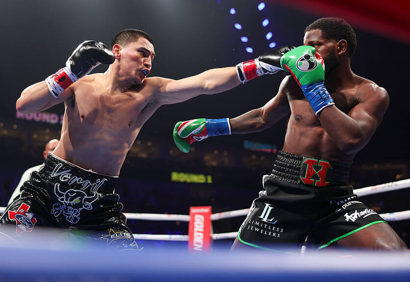 Ортис быстро разобрался с Лубином, защитив временный титул