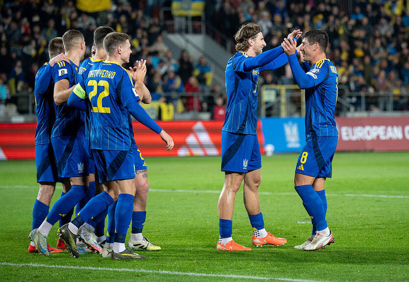 Збірна України прибула у Париж на матч кваліфікації ЧС-2026 із Францією