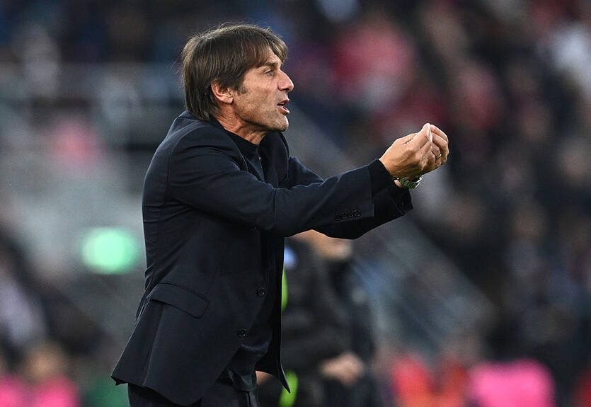 Президент Наполи сделал важное заявление о будущем Конте