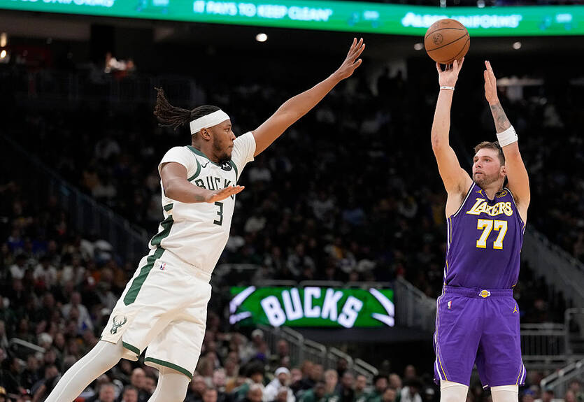 НБА: Лейкерс разгромили Милуоки, Денвер одолел Миннесоту