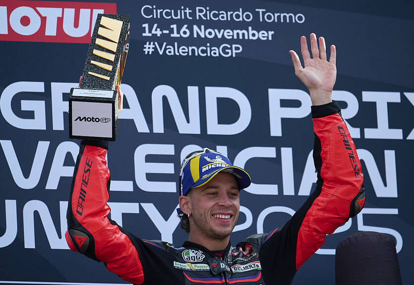 Бедзекки триумфовал на финальном этапе MotoGP