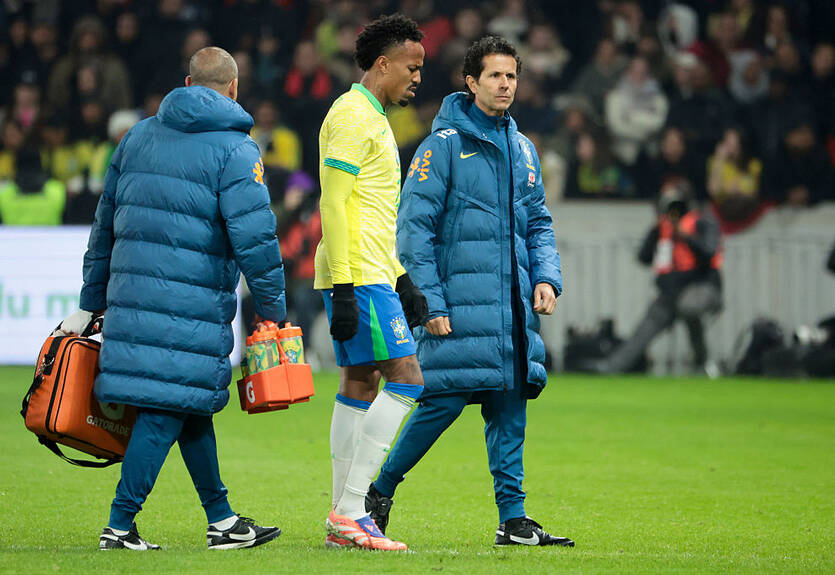 Защитник Реала получил травму в матче за сборную Бразилии Защитник Реала получил травму в матче за сборную Бразилии