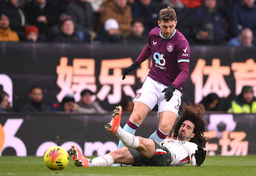 Челсі піднявся на другу сходинку, обігравши Бернлі