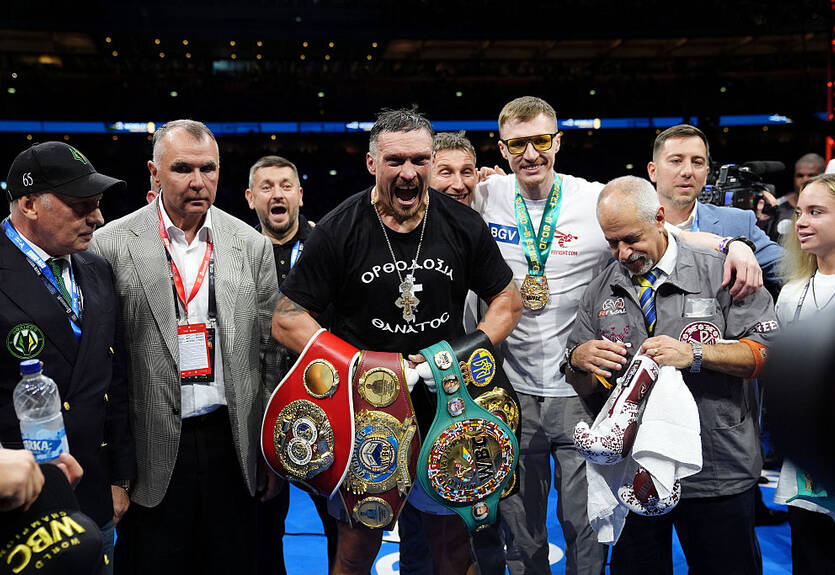 Директор команды Усика объяснил его решение отказаться от титула WBO