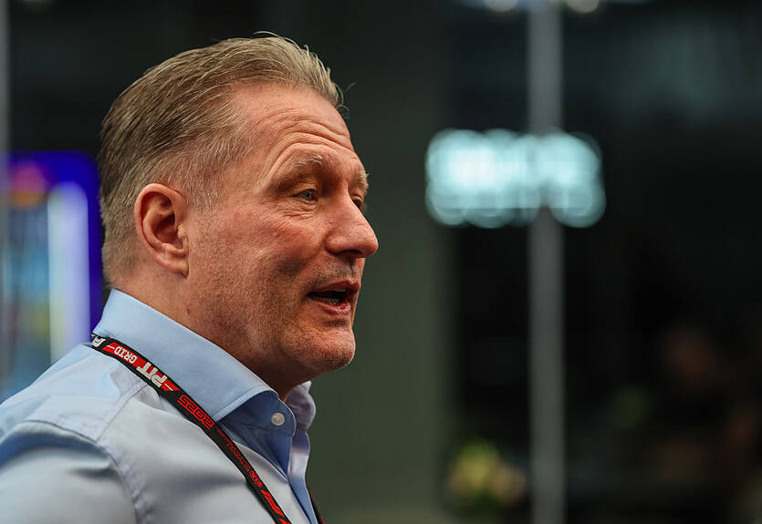 Отец Ферстаппена оценил шансы сына на чемпионство после ошибок Макларена