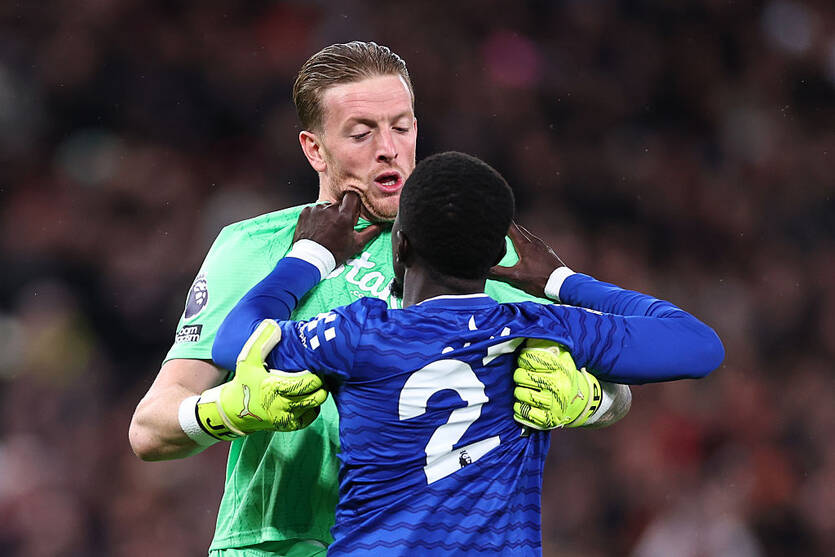 Джордан Пикфорд и Идрисса Гейе / Getty Images