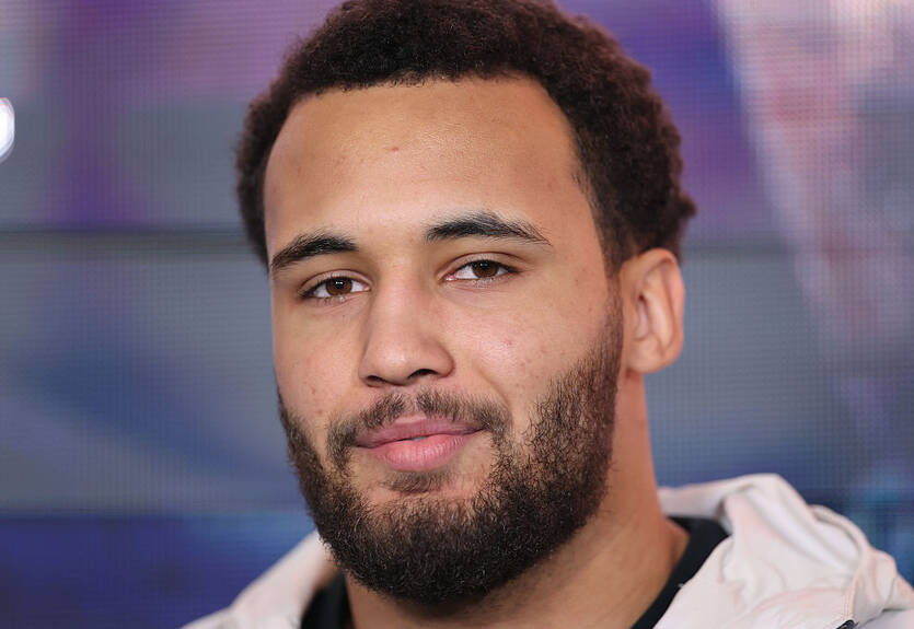 Ітаума впевнений, що Усик звільнить титули, щоб не битися з ним