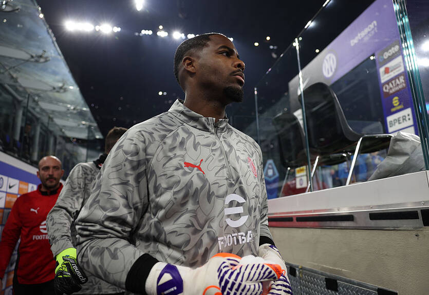 Милан стремится пролонгировать лидера