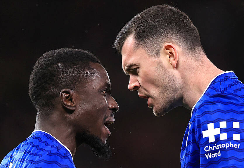 Гравці Евертона жартома продовжили свою сутичку після скандального вилучення в матчі з Манчестер Юнайтед