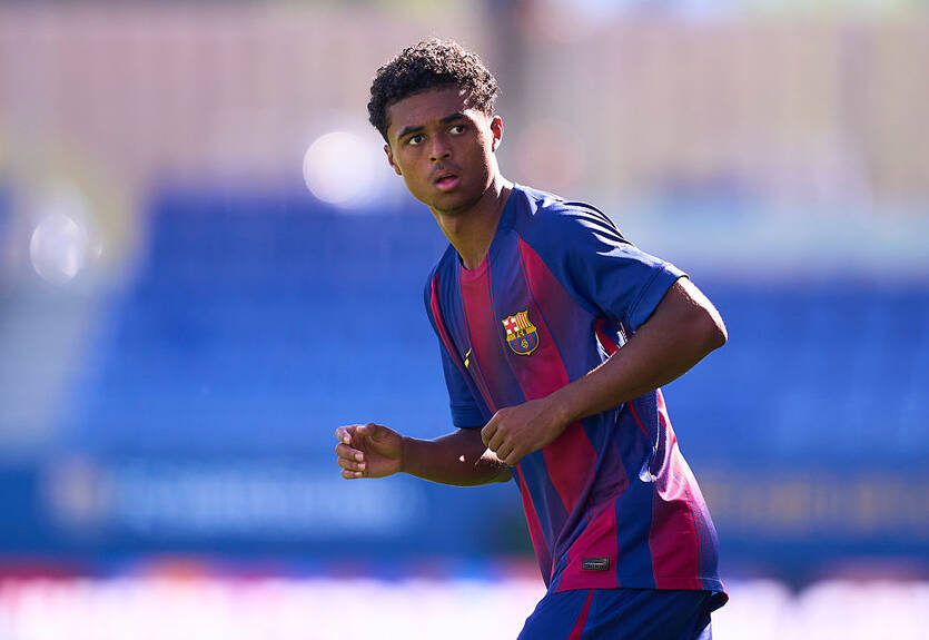 Барселона стремится переподписать сына экс-бомбардира