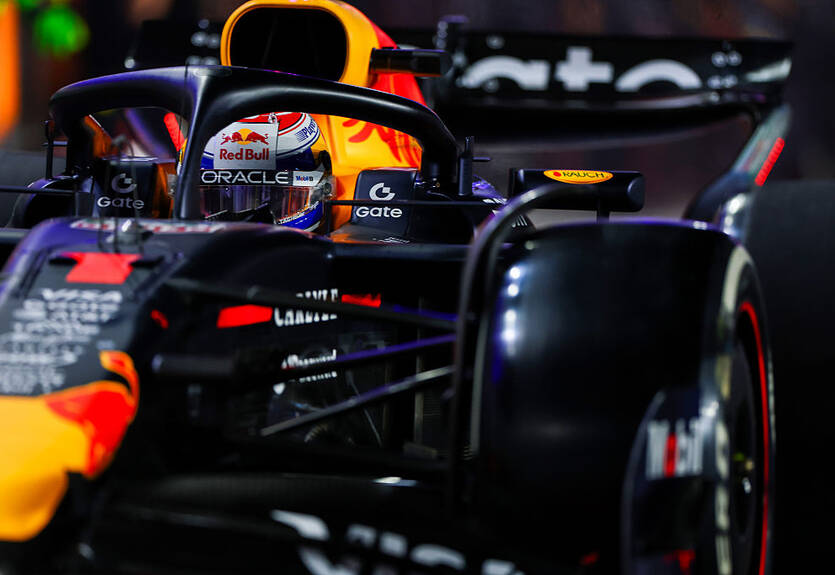 Ферстаппен выиграл Гран-при Катара, обойдя Пиастри и Сайнса