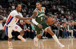 НБА: Детройт уступил Милуоки, Денвер одолел Индиану, победы Хьюстона и Далласа