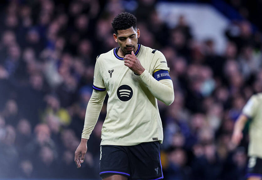 Барселона рассматривает нового центрального защитника, вместо Араухо