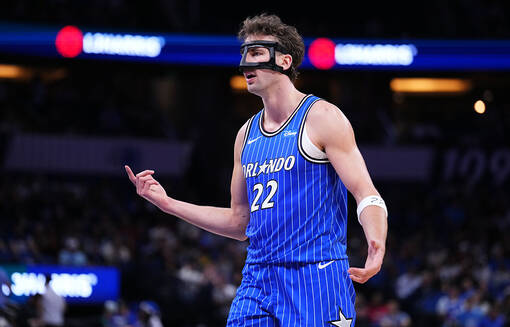 Звезда Орландо травмировал колено в матче против Нью-Йорка Звезда Орландо травмировал колено в матче против Нью-Йорка