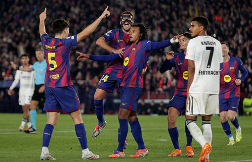 Барселона вырвала победу над Айнтрахтом